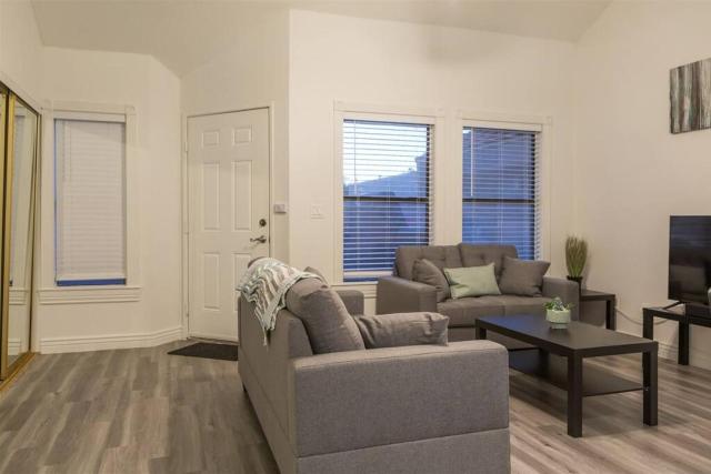 Cozy condo near MCC with pool, BBQ, covered parking