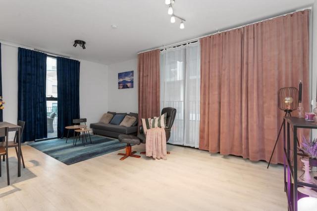 Premium Downtown Queen Apartment KARTULI