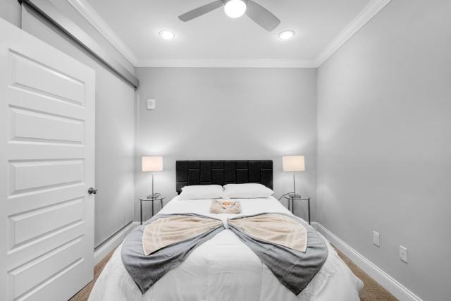 Stylish 1BR - Rooftop Pool