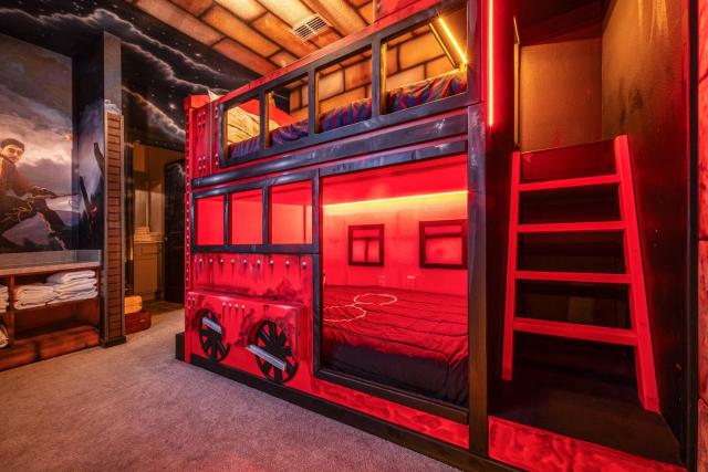 Luxury Meets Adventure 8BR Condo with Themed Rooms