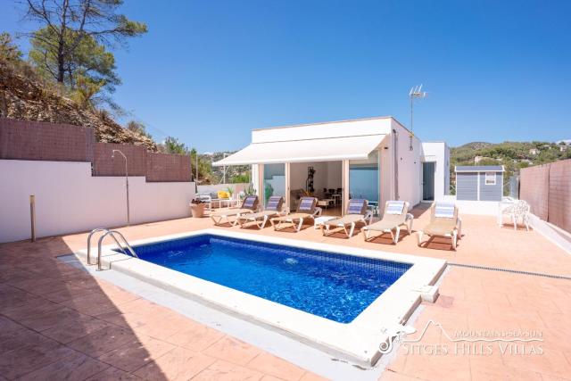 Villa Senia, close to Sitges with private pool