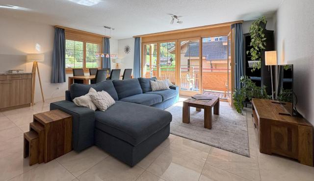 Family Frame Apartment