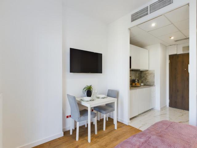 Modern, Air-conditioned Studio in the Centre of Warsaw by Noclegi Renters
