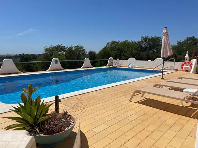 Self-contained floor of Quinta / Villa