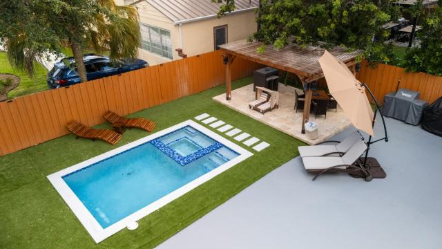 Luxury Retreat 3B ,2Ba POOL , Coral Gables Center