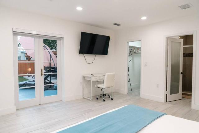 Luxury Retreat 3B ,2Ba POOL , Coral Gables Center