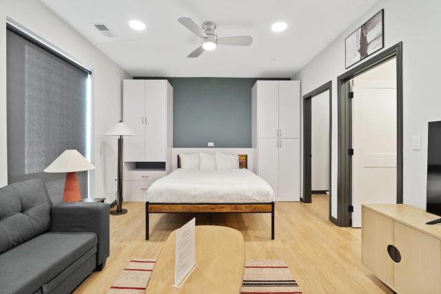 CozySuites Mass with lounge and roof deck #36