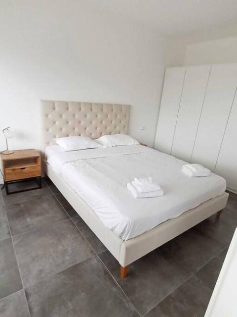 Charming 1 bedroom flat w terrace&parking-67B