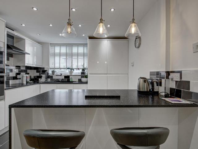 Stunning Manchester Apartment with Parking - Pass the Keys