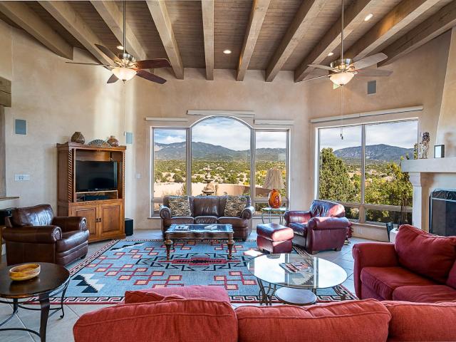 Dorthia Garden Retreat & Views