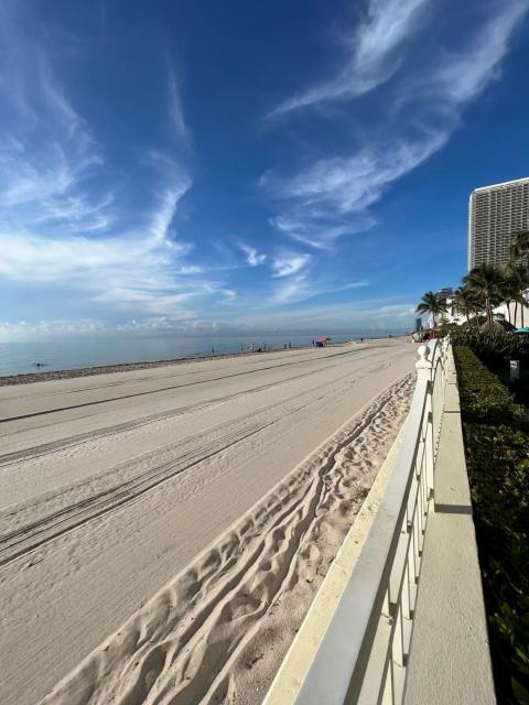 Miami Hollywood Premier two bedroom with bay view 002-22bvic