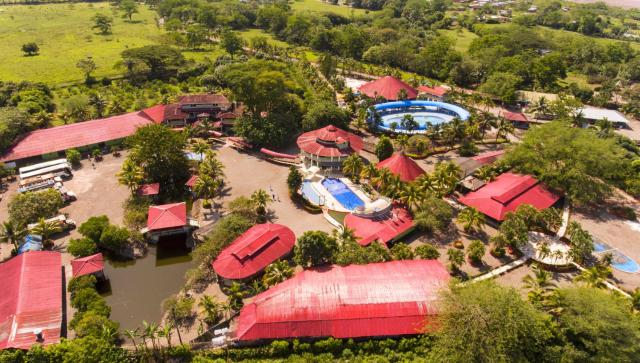 Hotel y Parque Turístico Navar City
