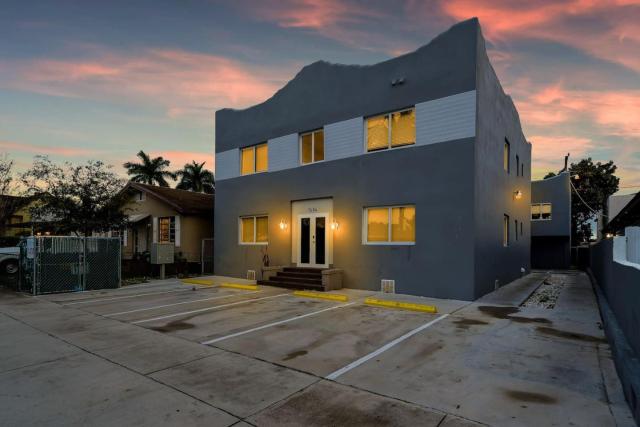 Comfy 2BR Apt on 8th Street Enjoy Latin life