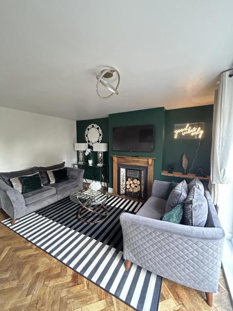 Cosy Corby Getaway