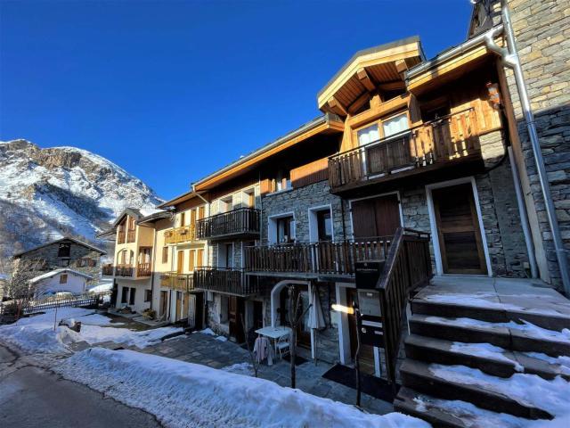 Charmante maison de village rénovée 4 pièces, 3 niveaux, 80m², 6 pers, à St Marcel, proche pistes ski. - FR-1-452-381