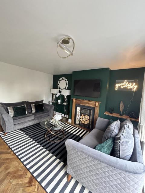 Cosy Corby Getaway