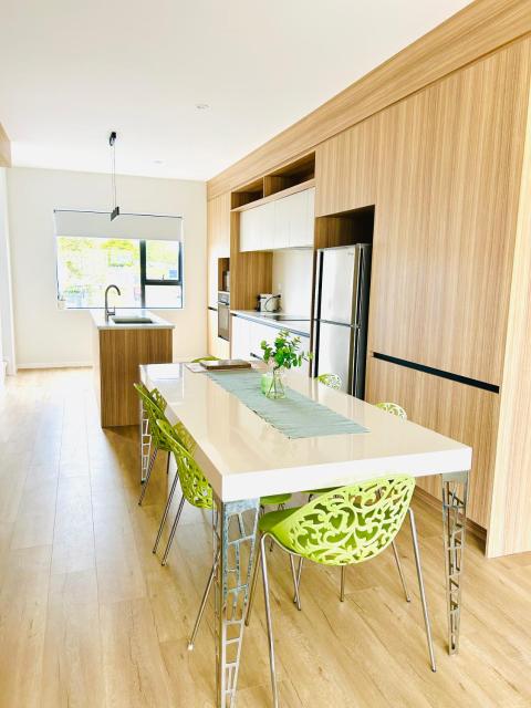 Lake Quarter Apartment