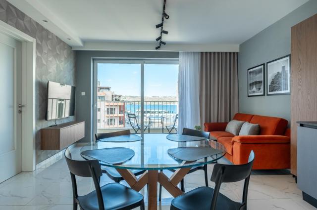 Brand New Luxurious Seafront With View Apartment - Prime Location
