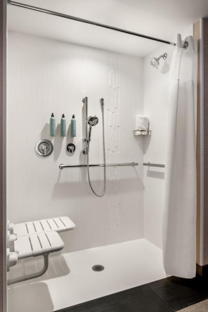Courtyard by Marriott Milwaukee Brookfield at Poplar Creek