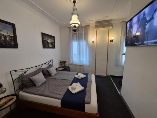 Authentic Belgrade Centre Hostel - Only Private Rooms
