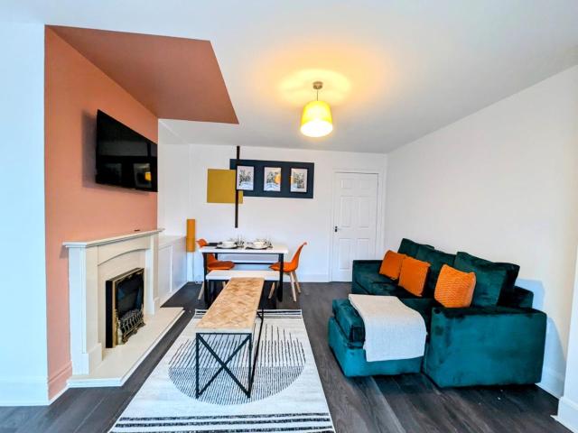Spacious 3 BDRM with Driveway , Garden, Blyth