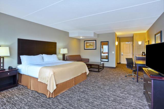 Holiday Inn & Suites Green Bay Stadium by IHG