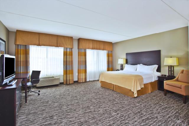 Holiday Inn & Suites Green Bay Stadium by IHG