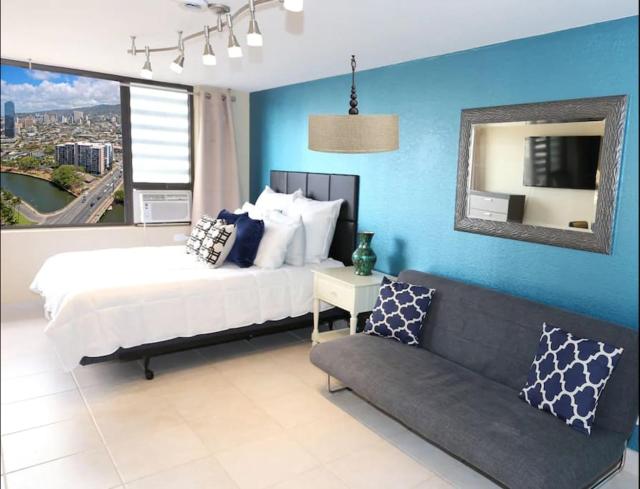 30th Fl King Bed View Studio