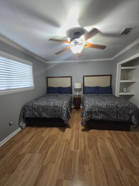 HoustonGem Private Pool & Hot Tub 20 Min to DT