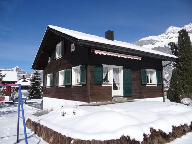 Apartment Chalet Fluegärtli by Interhome