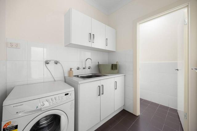Mawson Lakes Retreat - A Peaceful and Prime Location