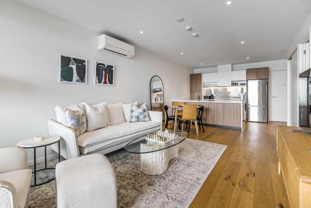 Urban Retreat 2 Bd Apt WiFi AC Parking