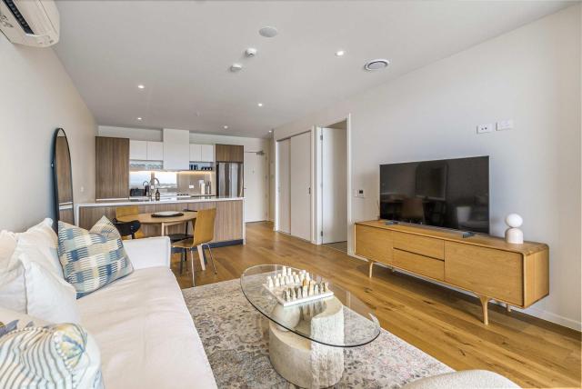 Urban Retreat 2 Bd Apt WiFi AC Parking