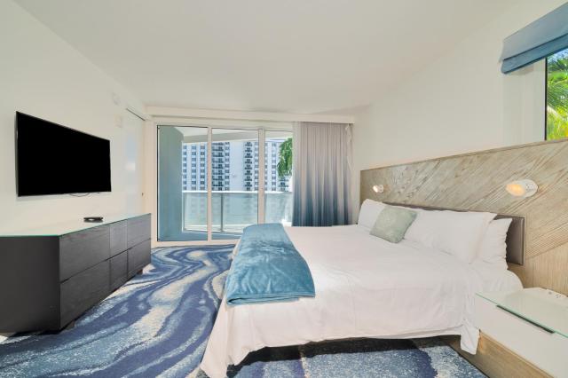 Stylish 1BR Suite with 5 Star Amenities and Stunning Views