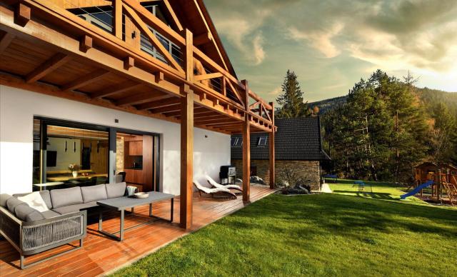 Chalet Oasis - Luxury 5-Bedroom Chalet with Panoramic Views