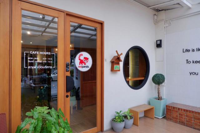 Red Panda Hostel & Cafe