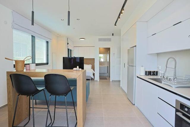 Luxury Studio Beach Flat 526