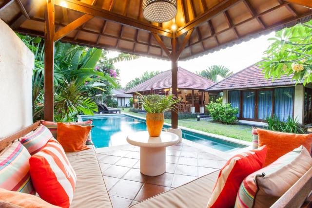 Spacious 4BR Private Estate w-Big Garden and Pool Central Seminyak