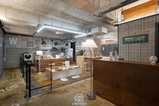 Travel Light Hostel