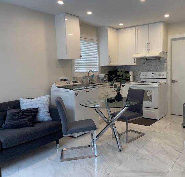 Modern Spacious 1BR minutes away from Main St
