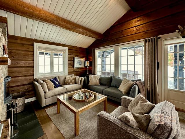 Large family cabin in Hafjell ski in-out, BBQ, terrace and fireplace
