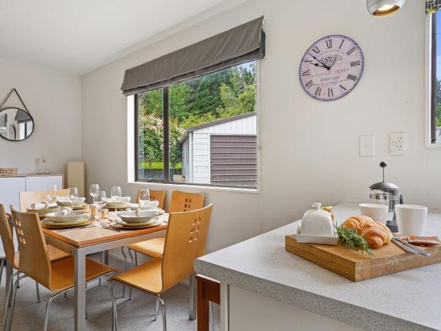 Rose Cottage - Lake Coleridge Holiday Home
