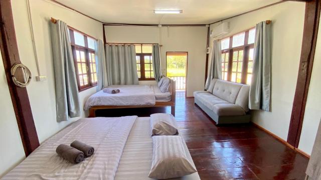 บ้านพรธรณีรีสอร์ทบ้านใหญ่ Baan Ponthoranee Resort Khao Yai