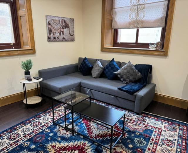 2-Bed Cottage Sleeps 4 10 mins to Glasgow Centre