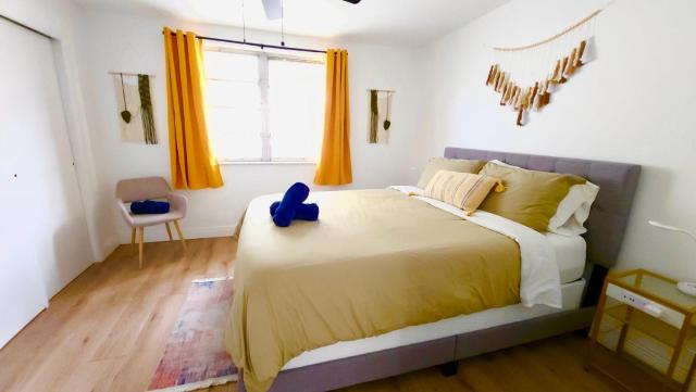 Intimate Casita Mia minutes away from Airport, Calle 8, Brickell, Coral Gables, The beach and more!