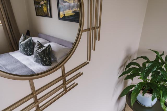 Hillcrest - Central 2 Bed Flat with Parking