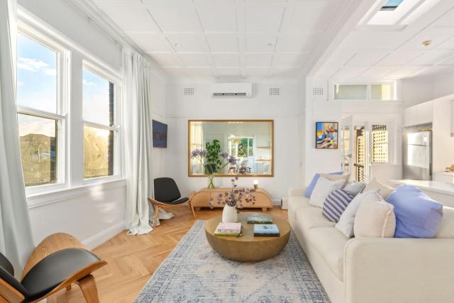 Luxe Lavender Bay - An Iconic Couple's Nest