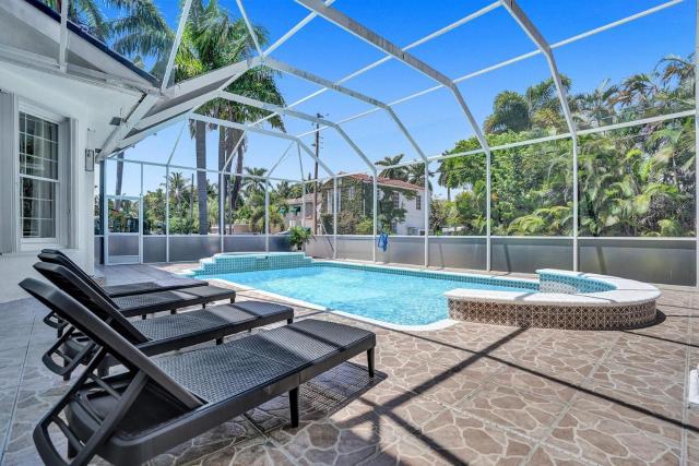 Spacious Luxury Villa in Hollywood 6BR 5-Bath 5-Min Walk to Beach & Attractions