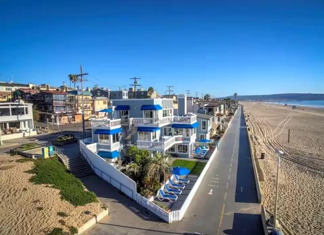 90210 Beach House Middle Unit
