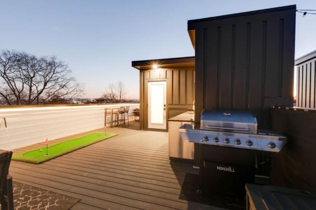 Luxury Home with Stunning Rooftop Views!